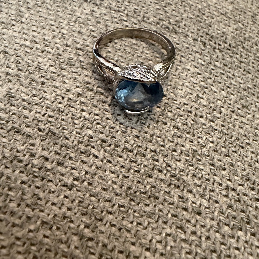 Vintage-Inspired Blue Crystal Statement Ring – Silver Tone – 7